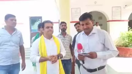 हिन्दुत्व का तेल चढ़ा न होता OBC की लाठी पर 
तब मुट्ठी भर लोग न नाचते मूलनिवासियों की छाती पर,
