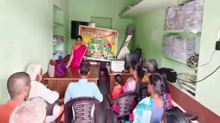 ఎమ్మిగనూరు: ఎమ్మిగనూరు : పంటలో సస్యరక్షణ, ఎరువుల వాడకం పై రైతులకు అవగాహన కల్పించిన మండల వ్యవసాయ అధికారిని సరిత..