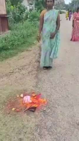 మడకశిర పట్టణంలో బుధవారం తెల్లవారుజామున క్షుద్ర పూజలు కలకలం రేపాయి.