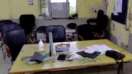 लाडपुरा: कोटा में रेजिडेंट्स डॉक्टर्स के बाद अस्पताल के ठेकाकर्मी भी एक बार फिर आंदोलन की राह पर, 2 घंटे कार्यबहिष्कार