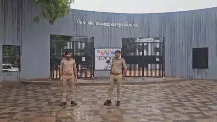 મહેમદાવાદ: ગ્રામ પંચાયતોની મતગણતરીની કામગીરી શેઠ,જે, એચ, સોનાવાલા હાઈસ્કુલ ખાતે ચુસ્ત પોલીસ બન્દોબસ્ત સાથે હાથ ધરાઈ