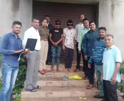 ಬೆಳಗಾವಿ: ನಗರದಲ್ಲಿ ಗಾಂಜಾ ಮಾರಾಟ ಮಾಡುತ್ತಿದ್ದ ಮೂವರನ್ನು ಪೊಲೀಸರು ಬಂಧಿಸಿದ್ದಾರೆ