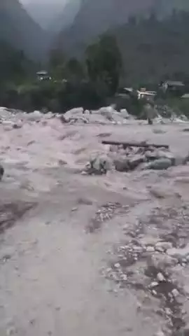 कुल्लू: पार्वती नदी में बढ़ा जलस्तर, बालाधी में अस्थाई पुलिया बही, लोग परेशान, आवागमन में हुई मुश्किल