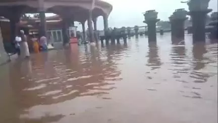 शिरोळ: नृसिंहवाडीतील कृष्णा नदीची पाणी पातळीत ५ फुटाची वाढ,पहिला चढता दक्षिणद्वार सोहळ्यास काही तासांचीच प्रतीक्षा