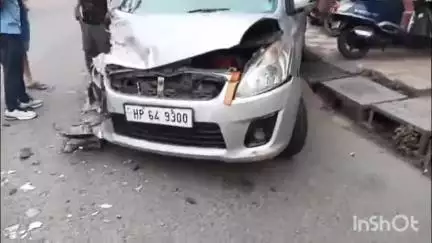 सोलन: हिमानी होटल के समीप देर रात एक ट्रक ने कार को मारी टक्कर, ट्रक चालक मौके से फरार, पुलिस कर रही जांच