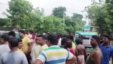গোপীবল্লভপুর ১: পানীয় জলের দাবিতে গোপীবল্লভপুর নয়াগ্রাম ৯ নম্বর রাজ্য সড়ক অবরোধ করলেন কাপাশিয়ার গ্রামবাসীরা#jansamasya