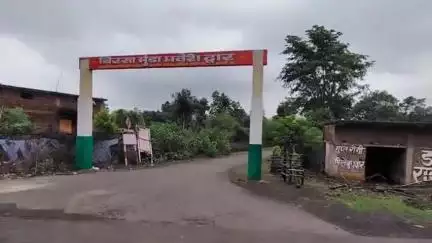 नारायणगंज: राशन दुकान के चावल पर बवाल, ग्रामीणों में आक्रोश, कहा- खाने लायक नहीं है गुणवत्ताविहीन चावल