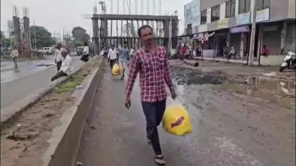 આણંદ શહેર: આણંદ ડી એન હાઈસ્કૂલ ખાતે ગ્રામ પંચાયત ની ચૂંટણી ની મતગણતરી શરૂ આણંદ તાલુકા માં કુલ 17 ગ્રામ પંચાયત ની હતી ચૂંટણી