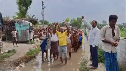 पडरौना: पड़रौना नगर के चंद्रगुप्त मौर्य वार्ड में पहली बारिश में डूबी सड़कें, नगर पालिका पर फूटा लोगों का गुस्सा #Jansamasya