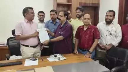 ସୁନ୍ଦରଗଡ ସହର: ଓଡ଼ିଶା ରାଜସ୍ବ ଅମଲା ସଂଘ ସୁନ୍ଦରଗଡ ଜିଲ୍ଲା ଶାଖା ପକ୍ଷରୁ ୧୦ ଦଫା ଦାବି ନେଇ ଏଡିଏମ୍ ଙ୍କ ଜରିଆରେ ମୁଖ୍ୟମନ୍ତ୍ରୀ ଙ୍କୁ ଦାବିପତ୍ର ପ୍ରଦାନ