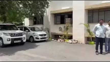 दुचाकी वरून महिलांचे गंठण लंपास करणाऱ्या दोघांच्या स्थानिक गुन्हे शाखेने श्रीरामपूर येथून मुसक्या आवळल्या