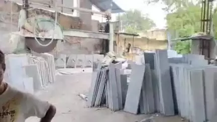 लाडपुरा: भामाशाह मंडी रोड़ नम्बर 7 पर कोटा स्टोन फेक्ट्री में घुसा 5 फ़ीट लंबा कोबरा सांप मजदूरों में मचा हड़कंप किया रेस्कयू