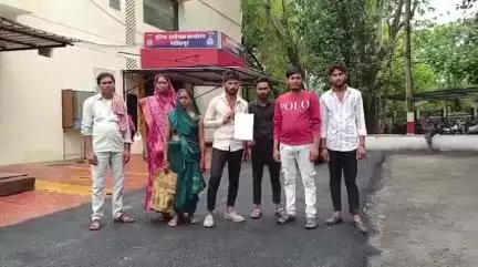 नरसिंहपुर: सालीचौका बस स्टैंड पर दो युवकों ने चार लोगों से की मारपीट, पीड़ित परिवार ने एसपी ऑफिस में दिया आवेदन