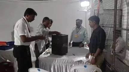 નડિયાદ: જિલ્લામાં 10 તાલુકા મથકના મતગણતરી સેન્ટર પર 99 ગ્રામ પંચાયતોની મતગણતરી પ્રક્રિયા હાથ ધરાઈ