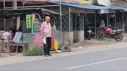 দেগঙ্গা: দেগঙ্গায় বিতর্কিত জমিতে দোকান ঘরে শাটার লাগানোর অভিযোগ, তদন্তে পুলিশ