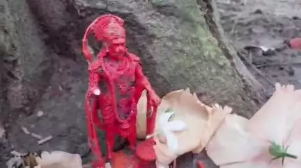 নবগ্রাম: নবগ্রামের ঈশানপুর রামডাঙ্গা মধ্যস্থ এলাকায় মাটি থেকে বজরংবলীর মূর্তি বের হওয়াকে নিয়ে চাঞ্চল্য