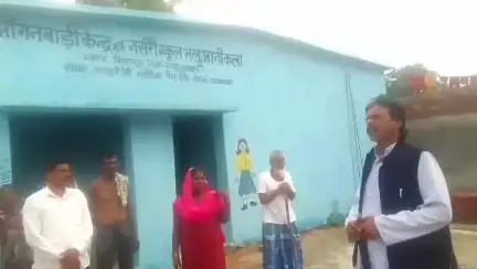 25 वर्ष पुराना जर्जर आंगनवाड़ी भवन मरम्मती है या नवनिर्माण को  लेकर D D C  से आरटीआई मांगा । समाजसेवी पेंटर जिलानी बिश्र