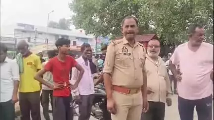 पुवायां: राजीव चौक पर ट्रक की चपेट में आने से एक व्यक्ति की हुई दर्दनाक मौत, पुलिस ने ट्रक चालक को हिरासत में लिया