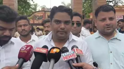 ଅନୁଗୋଳ: ଅନୁଗୋଳ ବିଜୁ ଛାତ୍ର ଜନତା ଦଳ ପକ୍ଷରୁ ସରକାରୀ କଲେଜ୍ ସମ୍ମୁଖରେ ଆନ୍ଦୋଳନ କରି ପ୍ରତିକ୍ରିୟା ରଖିଲେ ରାଜୀବ ଲୋଚନ ଦାସ
