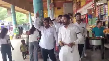 खंडवा नगर: आपातकाल के 50 वर्ष पूरे होने पर अखिल भारतीय विद्यार्थी परिषद ने काली पट्टी बांधकर जताया विरोध