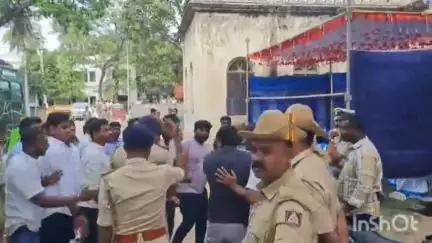 ಕೋಲಾರ: ಕೋಮುಲ್ ಆಡಳಿತ ಮಂಡಳಿ ನಿರ್ದೇಶಕರ ಸ್ಥಾನಕ್ಕೆ ನಗರದಲ್ಲಿ‌ ಜಿದ್ದಾಜಿದ್ದಿನ ಚುನಾವಣೆ