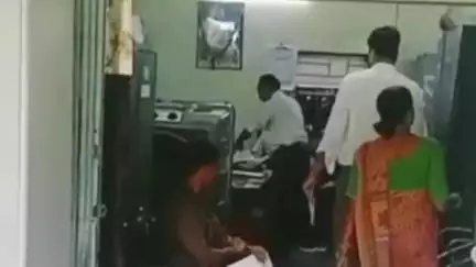 रायगढ़: 9वीं में फेल छात्रा को PM श्री नटवर हाई आत्मानंद स्कूल में टीसी ले जाने के लिए कहा गया, परिजनों ने DEO से की शिकायत