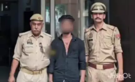 आगरा: 6 महीने के लिए जिला बदर अभियुक्त को पुलिस ने पालीवाल पार्क यूनिवर्सिटी के पास से किया गिरफ्तार