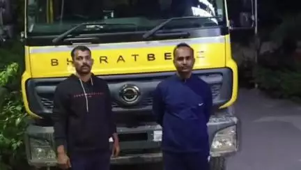 गेवराई: माटेगाव येथे वाळुचा हायवा पकडला; चकलांबा पोलिसांची कारवाई