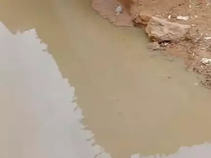 itwa Kala main bhara hai Pani gram Panchayat ke Jo samne hai mohalla uske vahan bhara hai Pani ka Pujan ke ghar ke yahan