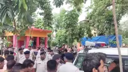 चनपटिया: सिरिसिया थाना का आक्रोशित परिजन और ग्रामीणों ने किया घेराव, पुलिस और ग्रामीणों में भिड़त, दो घायल