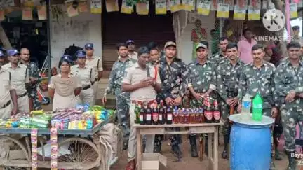 మహబూబాబాద్: బయ్యారం రామచంద్రపురం లో పోలీసుల కార్డెన్ సెర్చ్ దాడులు, భారీగా లిక్కర్, గుట్కా ,గుడుంబా స్వాధీనం ,ముగ్గురిపై కేసు నమోదు