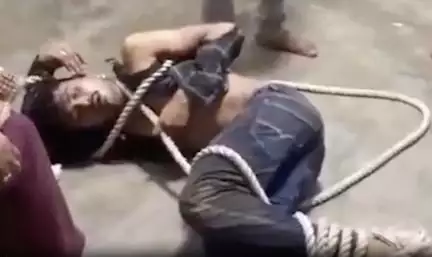 यूपी के बागपत में हल्दी की रस्म के दौरान प्रेमिका से मिलने पहुंचा प्रेमी, घरवालों ने रस्सी से बांधकर पीटा