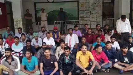 बांसवाड़ा: कलेक्ट्रेट में धरना दिया समाईमाता घाटी पर सड़क न होने से ग्रामीण परेशान, कलेक्टर को ज्ञापन सौंपा #jansamasya