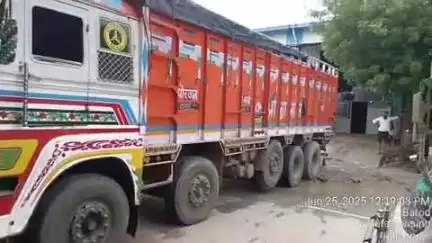 दीगोद: बड़ोद कस्बे में स्टेट हाइवे 70 पर ट्रक फंसने से कोटा-श्योपुर सड़क मार्ग एक घंटे तक रहा बाधित, वाहनों की लंबी लाइन लगी