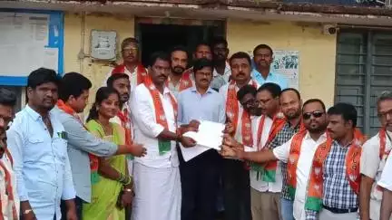 ಕಂಪ್ಲಿ: ಮಂತ್ರಿ ಜಮೀರ್ ಅಹ್ಮದ್ ರಾಜೀನಾಮೆ ನೀಡಲಿ ಇಲ್ಲವಾದರೆ ಸಿಎಂ ಅವರೇ ವಜಾ ಮಾಡಲಿ, ನಗರದಲ್ಲಿ ಬಿಜೆಪಿ ಆಗ್ರಹ