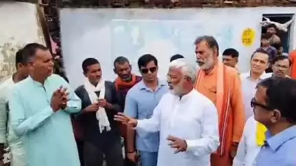 ललितपुर: ललितपुर प्रवास पर आए जल शक्ति मंत्री ने ग्राम पंचायत ताल गांव का किया निरीक्षण