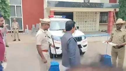 ಚಿತ್ರದುರ್ಗ: ನಗರದಲ್ಲಿ ಪೊಲೀಸ್ ಇಲಾಖೆಗೆ ಹೊಸ ವಾಹನ ಹಸ್ತಾಂತರ ಮಾಡಿದ ಶಾಸಕ ಟಿ ರಘುಮೂರ್ತಿ