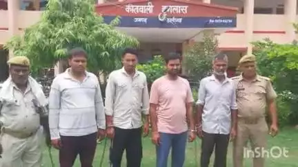 इगलास: इगलास कोतवाली पुलिस ने झगड़ा कर रहे चार अभियुक्तों को किया गिरफ्तार
