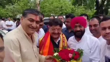 मंदसौर: सर्किट हाउस पर कैबिनेट मंत्री कैलाश विजयवर्गीय का विधायकों व भाजपा कार्यकर्ताओं ने किया स्वागत
