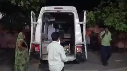आंवला: आंवला के गुरुगांव में अज्ञात वाहन ने बाइक सवार को मारी टक्कर, गंभीर घायल को जिला अस्पताल किया रेफर