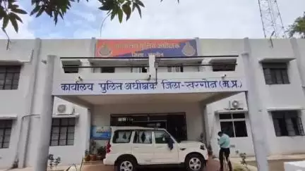 खरगौन: वायरल गर्ल मोनालिसा की पड़ोसी नाबालिग किशोरी एक माह से लापता, परिजनों ने एसपी से की शिकायत