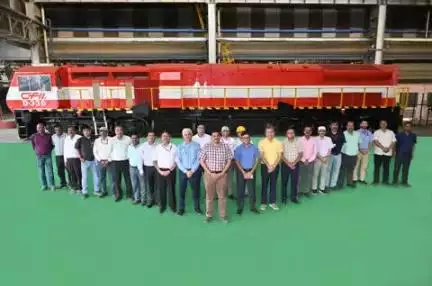 🇮🇳भारत,बरेका में निर्मित 3300 HP AC-AC रेलइंजन मोजाम्बिक की पटरी पर
🚆 10 इंजन के ऑर्डर में से 2 सफलतापूर्वक जून 2025 में रवाना
⚙️ केप गेज | आधुनिक सुविधाओं से युक्त | 100 km/h की रफ्तार🚄
🌍 #मेक_इन_इंडिया_मेक_फॉर_द_वर्ल्ड #railwayindian