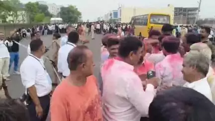 હિંમતનગર: ગ્રામ પંચાયતની યોજાયેલી ચૂંટણીના પરિણામ જાહેર થવા માંડ્યા, ટેકેદારોએ વિજયને વધાવ્યો