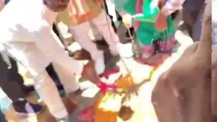 मऊ: पीडब्ल्यूडी डाक बंगले में प्रभारी मंत्री गिरीश चन्द्र यादव का हुआ आगमन, लगाया एक पेड़ मां के नाम