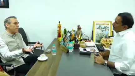 విజయవాడ ఎంపీ కేసినేని చిన్నితో భారత బ్రిటిష్ డిప్యూటీ కమిషనర్ గారెత్ విన్ ఓవెన్ భేటీ