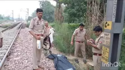 गढ़मुक्तेश्वर: गांव नवादा रेलवे फाटक के पास ट्रेन की चपेट में आने से करीब 70 वर्षीय अज्ञात वृद्ध की हुई मौत