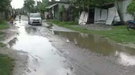 মঙলদৈ ভাগ: পথৰ বিধ্বস্ত ৰূপে জ্বলা-কলা খুৱাইছে প্ৰফুল্ল নগৰৰ প্ৰায় ১২ খন গাঁৱৰ ৰাইজক, মুখ্যমন্ত্ৰীলৈ অনুৰোধ গাঁওবাসীৰ #jansamasya