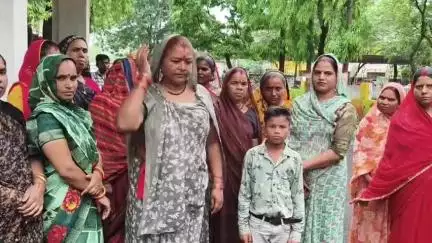 रायसेन: वार्ड 12 पटेल नगर की महिलाओं ने सड़क निर्माण की मांग के साथ कलेक्ट्रेट में दिया ज्ञापन