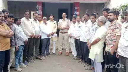 जावरा: सारसी में विधायक प्रतिनिधि धाकड़ के साथ मारपीट, चौकी में ज्ञापन, दो आरोपी गिरफ्तार कर जेल भेजे गए