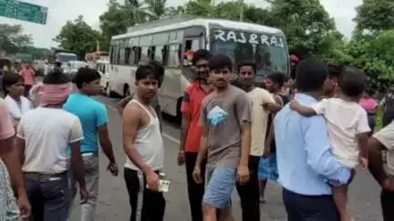 जामा: गुहियाजोरी गांव के पास बस और बाइक की भिड़ंत, बाइक चालक गंभीर रूप से घायल, अस्पताल में भर्ती